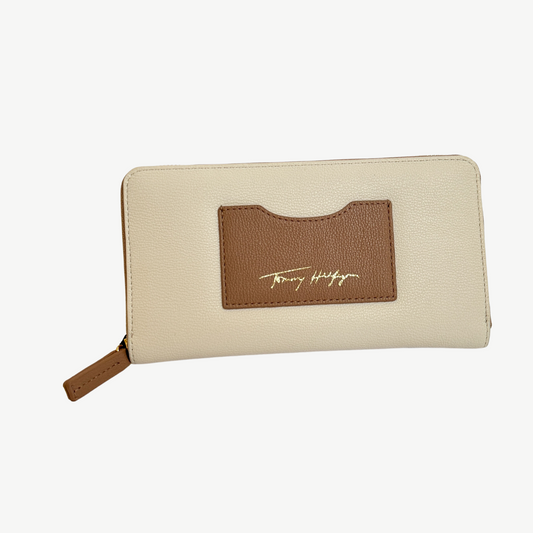 Tommy Hilfiger hand wallet